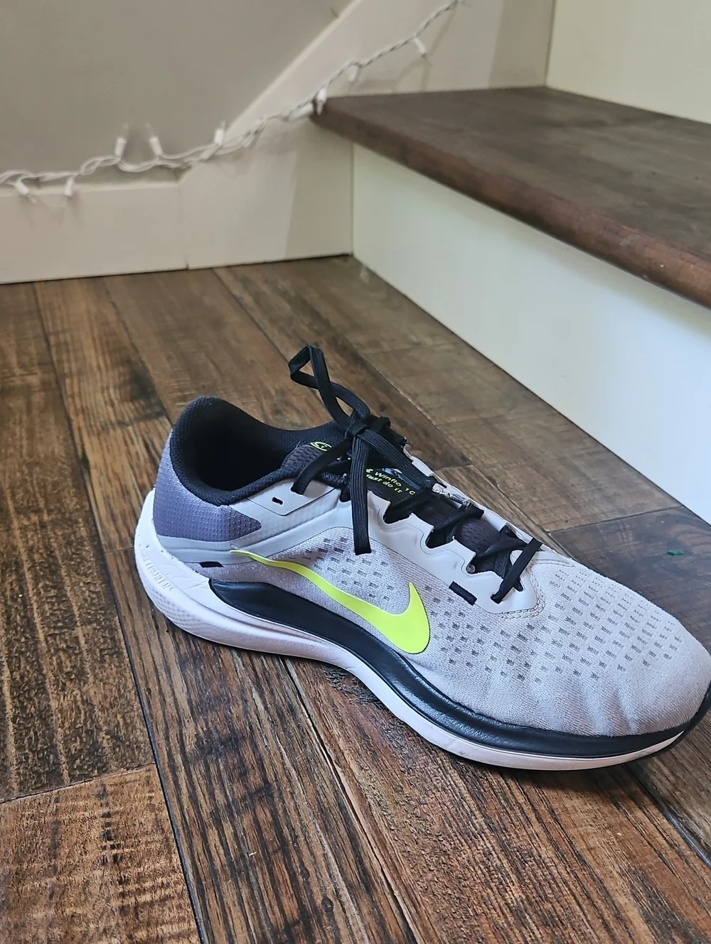 Nike Winflo 10 Men's‎ Gray & Neon Yellow Lightweight Breathable Running Shoes
